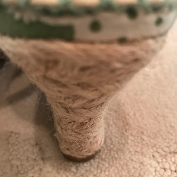 Naturalizer Green and cream espadrilles. - Picture 3 of 5